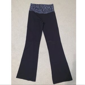 black lululemon yoga pants